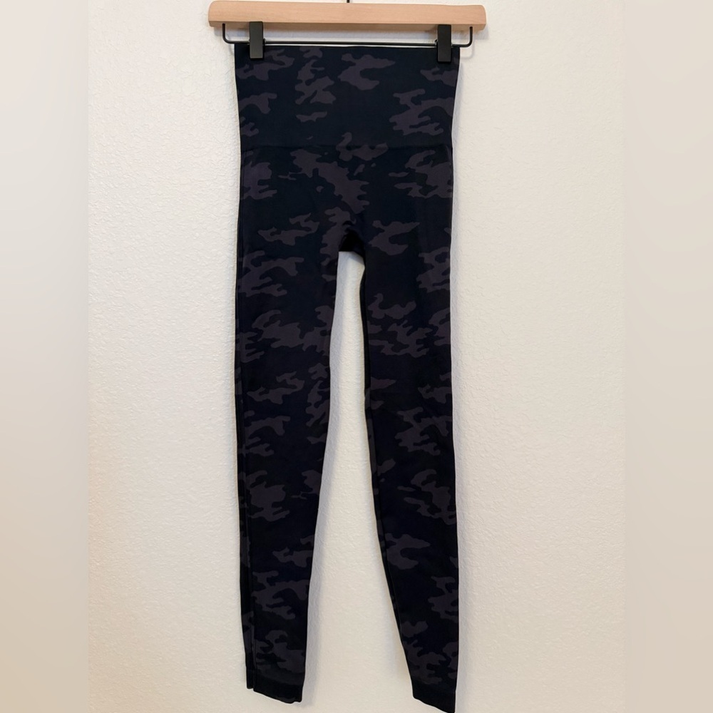 Spanx Look At Me Now Camo Seamless Leggings